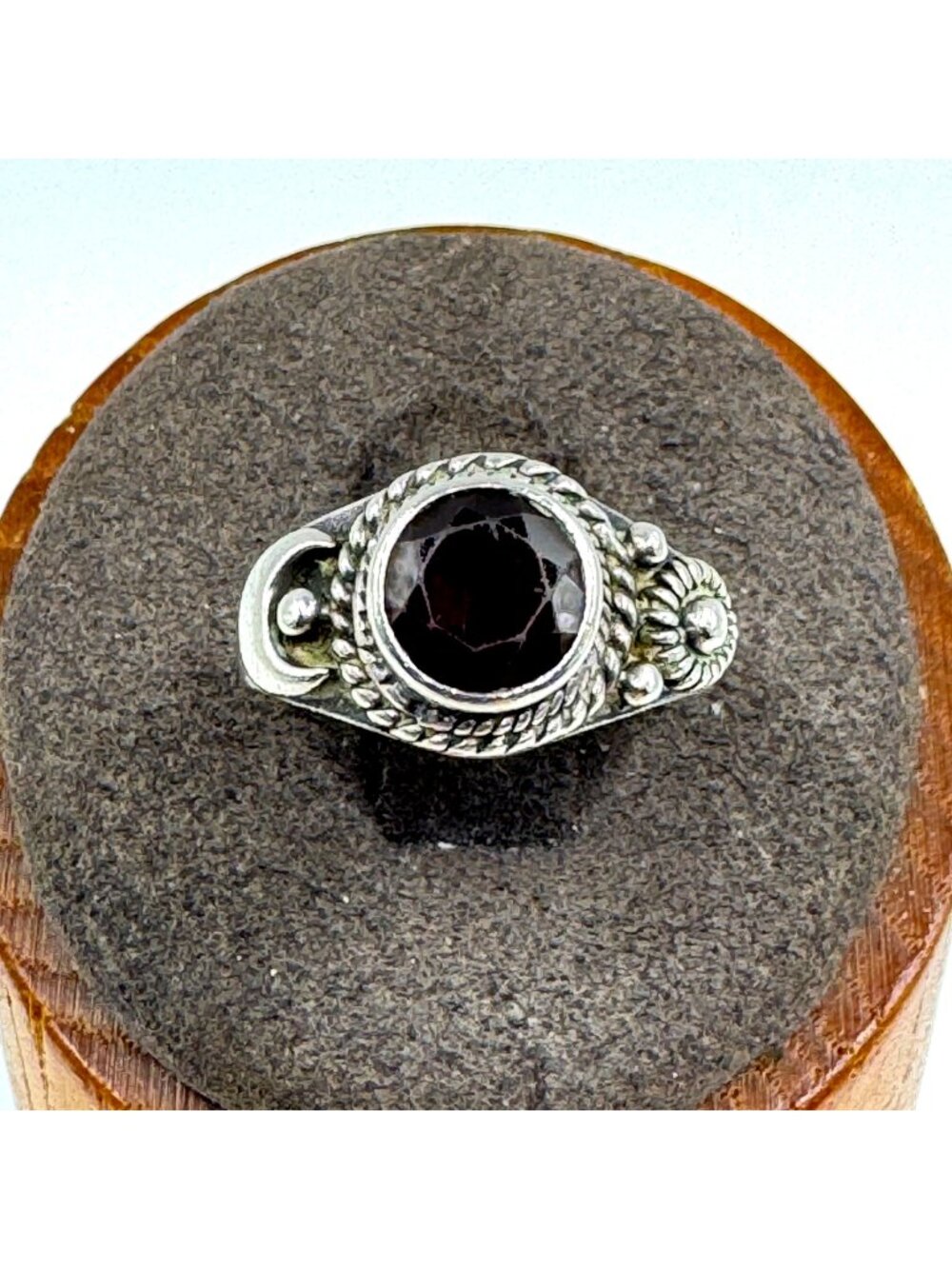 VTG Solid Sterling Silver 925 Garnet Bezel Set Rope Border Ring Size 5.25